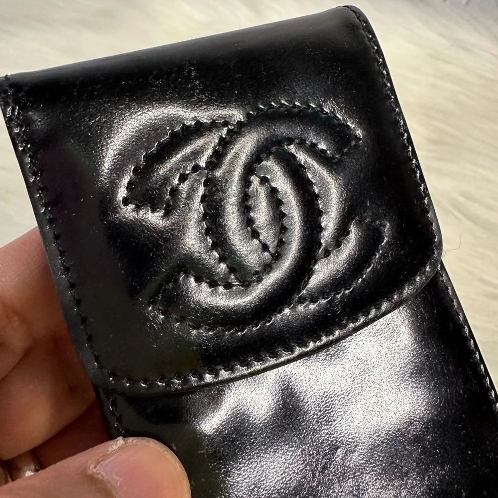 CHANEL cardholder / keyholder patent leather flap pouch in black - Picture 7 of 17